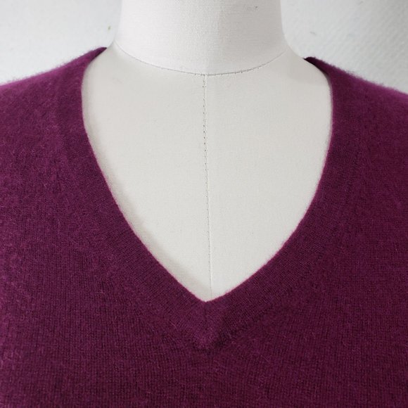 Scoop NYC Soft Cashmere Designer Magenta V Neck Sweater, Generous size S - Picture 7 of 9